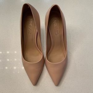 Arezzo leather pump